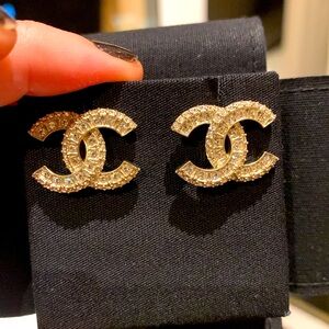 Rare,limited edition Champagne authentic CC original Chanel earrings w/crystals